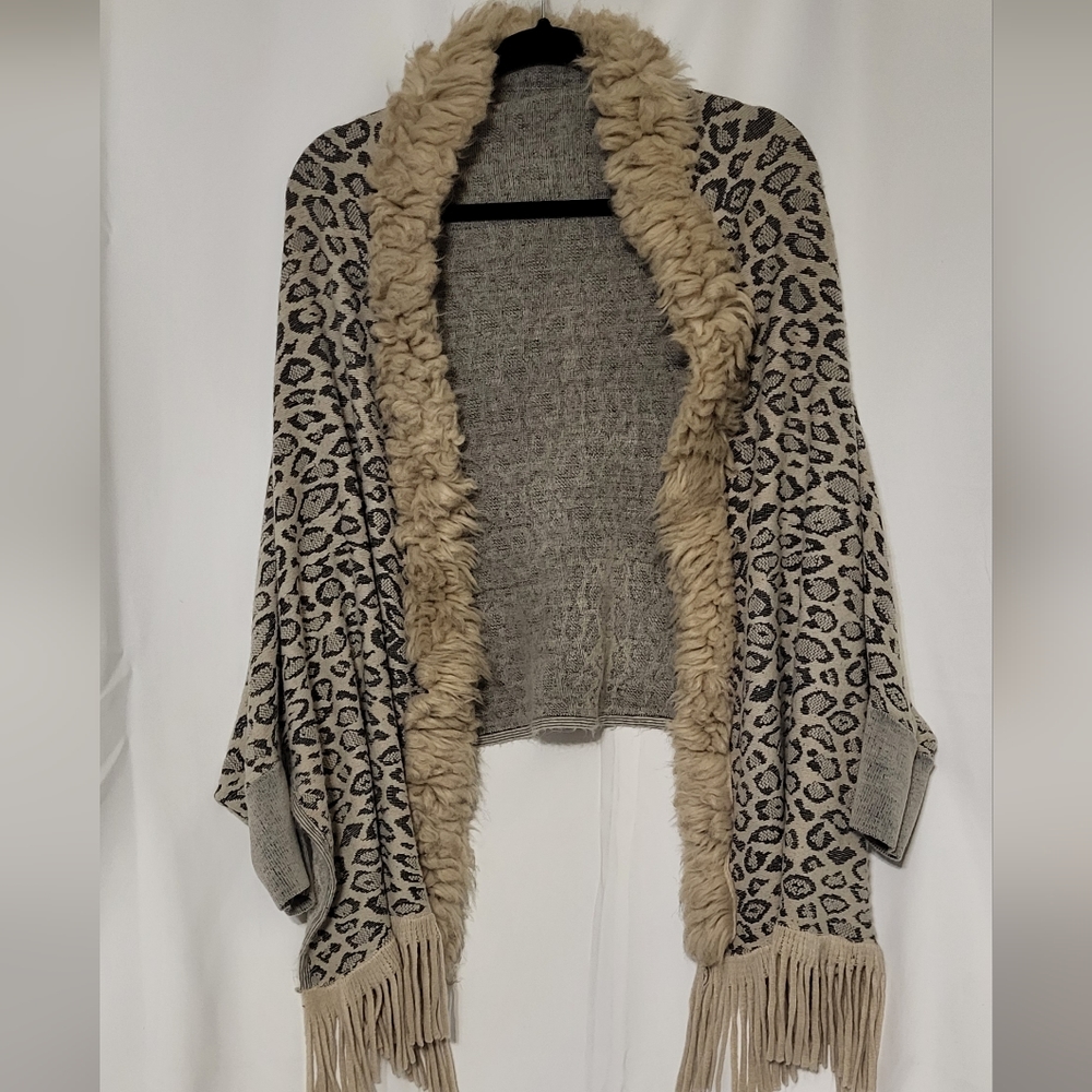 SHEIN Women's Leopard Print Fuzzy Batwing Sleeves Duster Cardigan Size Small π - Picture 5 of 10